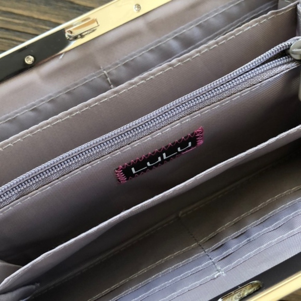 Lulu Shiny silver clutch wallet - Picture 3 of 7